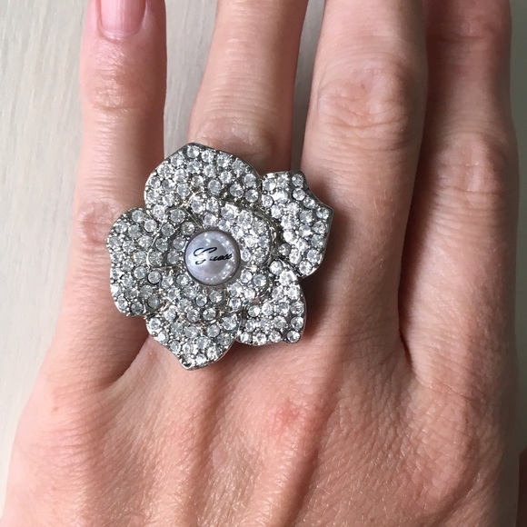 guess flower ring